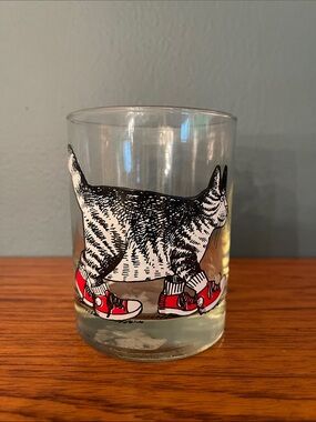 Kilban Cat in Sneakers Glads Tumbler
